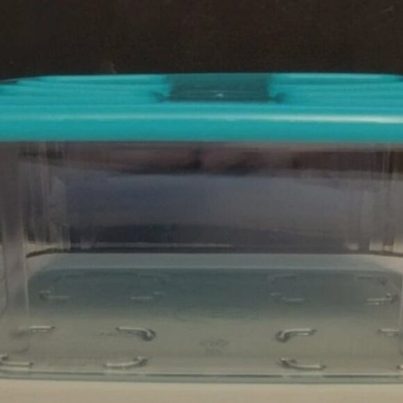 Tupperware Clear Mates - 4 Cup Capacity Square Stackable Container Aqua Seal New - Picture 2 of 2
